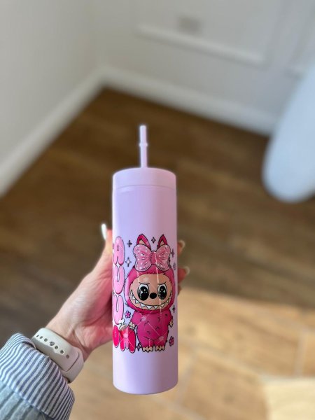 مطرة بلاستيك مع مصاصه لابوبو / زهري